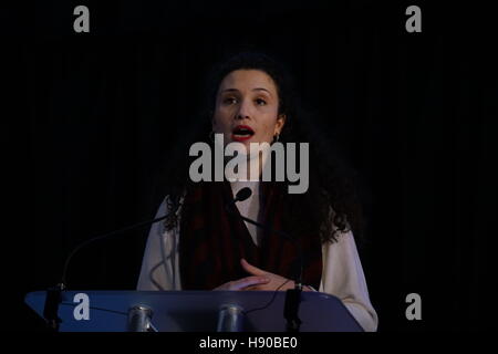 London, England, Vereinigtes Königreich. 17. November 2016. London-Nuss-Protest gegen Kürzungen der Finanzierung Marsch von Whitehall und Aufforderung an die Regierung Investitionen in Bildung und ein Ende der Kürzungen bei den Emmanuel Centre, Westminster, London, UK-Rallye. Bildnachweis: Siehe Li/Alamy Live News Stockfoto