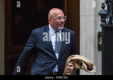 London, UK. 10. Januar 2017. Nadhim Zahawi, konservative Wartungstafel für Stratford verlässt während einer Kabinettssitzung 10 Downing Street. Bildnachweis: Mark Kerrison/Alamy Live-Nachrichten Stockfoto