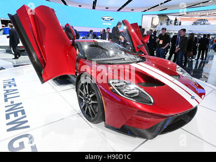 Detroit, USA. 9. Januar 2017. Der neue Ford GT auf dem Display auf der North American International Auto Show in Detroit, USA, 9. Januar 2017. Die Ausstellung öffnet ihre Pforten für Journalisten und Autohändler auf der 09.01.17. Es richtet sich an die breite Öffentlichkeit zwischen der 14.01.17 und der 22.01.17. Foto: Uli Deck/Dpa/Alamy Live News Stockfoto