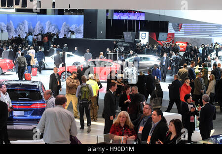 Detroit, USA. 9. Januar 2017. Die Haupthalle des Cobo Center derzeit hosting der North American International Auto Show in Detroit, USA, 9. Januar 2017. Die Ausstellung öffnet ihre Pforten für Journalisten und Autohändler auf der 09.01.17. Es richtet sich an die breite Öffentlichkeit zwischen der 14.01.17 und der 22.01.17. Foto: Uli Deck/Dpa/Alamy Live News Stockfoto