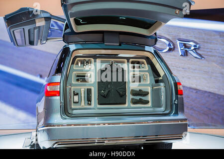 Detroit, USA. 9. Januar 2017. Der Lincoln Navigator Concept Car auf dem Display auf der North American International Auto Show. © Jim West/Alamy Live-Nachrichten Stockfoto