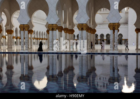 Sheikh Zayed Moschee in Abu Dhabi, Vereinigte Arabische Emirate Stockfoto