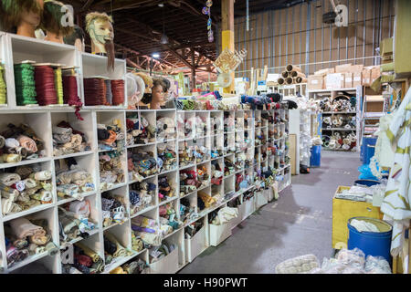 Innenansicht der Schrott, ein kreatives Recycling öffentlichen Lager für Wertstoffe zur Wiederverwendung in San Francisco, Kalifornien, USA. Stockfoto