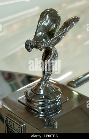 Auf einem Rolls-Royce Auto als eine Kühlerfigur Spirit of Ecstasy Stockfoto