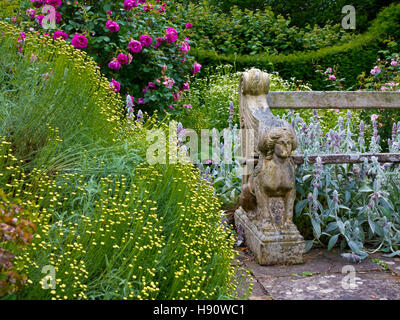 Sommer-Grenzen im Garten Schloss Grimsthorpe in Lincolnshire England UK nach Hause von der Familie De Eresby seit 1516 Stockfoto