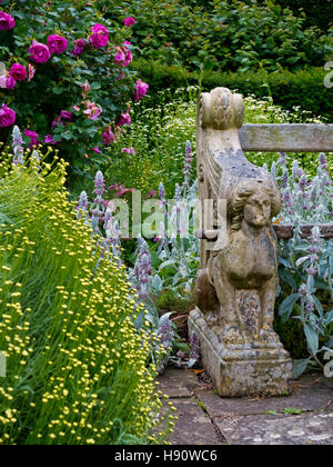 Sommer-Grenzen im Garten Schloss Grimsthorpe in Lincolnshire England UK nach Hause von der Familie De Eresby seit 1516 Stockfoto