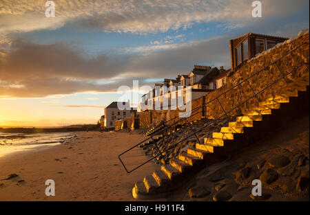 Sonnenuntergang am Strand von Lower Largo, Fife, Schottland. Stockfoto