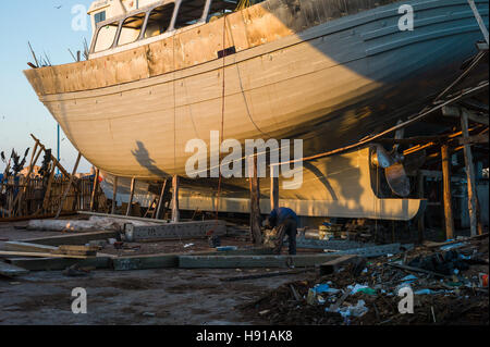 Gebäude Angelboote/Fischerboote in der Werft von Essaouira, Marokko Stockfoto