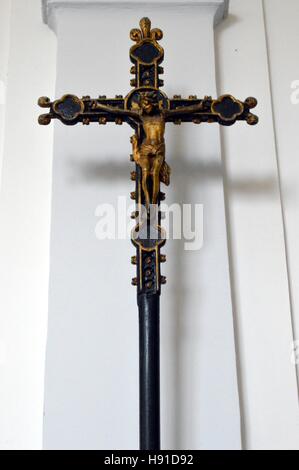 Kreuz Christi Schmiedeeisen, die Christus auf eine Spalte fixiert Stockfoto