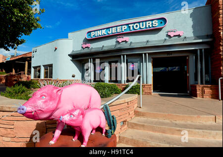 Pink Jeep-Touren-Schaufenster in Sedona Arizona Stockfoto