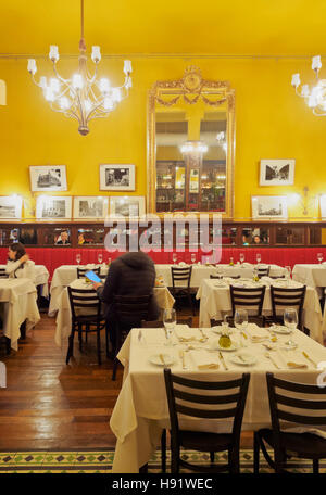 Chile, Santiago, Innenansicht der Confiteria Torres. Stockfoto