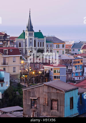 Chile, Valparaiso, erhöhten Blick auf die historischen Viertel Cerro Concepcion, erklärt als UNESCO-Weltkulturerbe. Stockfoto