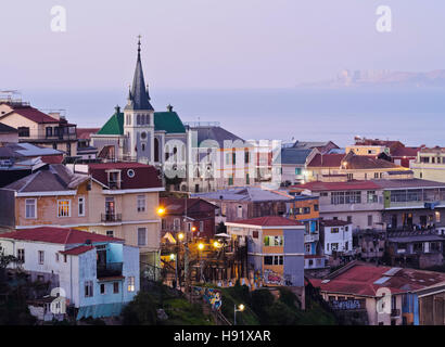 Chile, Valparaiso, erhöhten Blick auf die historischen Viertel Cerro Concepcion, erklärt als UNESCO-Weltkulturerbe. Stockfoto