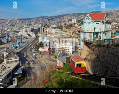 Chile, Valparaiso, Blick auf die Artilleria Funicular Railway. Stockfoto