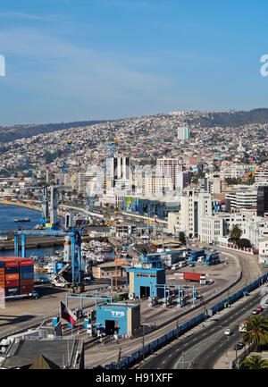 Chile, Valparaiso, erhöhten Blick auf den Hafen vom Artilleria Hügel. Stockfoto