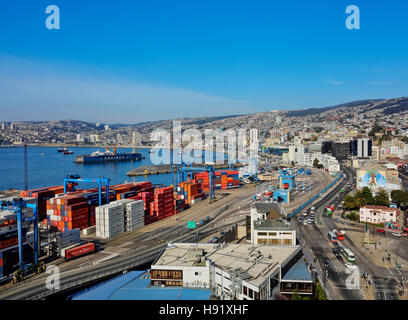 Chile, Valparaiso, erhöhten Blick auf den Hafen vom Artilleria Hügel. Stockfoto