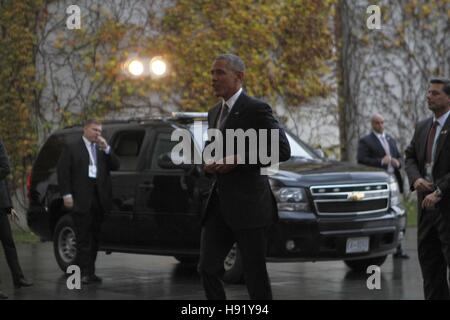 Berlin, Deutschland. 17. November 2016. Präsident Barack Obama auf dem roten Teppich vor dem Bundeskanzleramt. Bildnachweis: Simone KuhlmeyPacific Presse/Alamy Live-Nachrichten Stockfoto