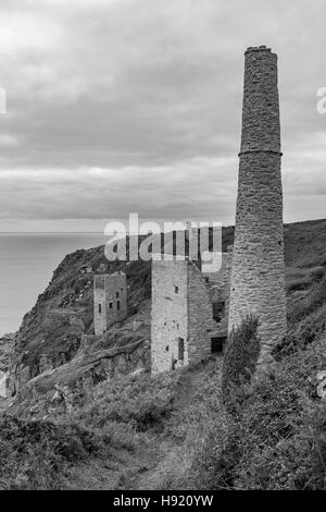 Cornwall-Engine Häuser/Zinn Minen Relikten aus industrieller Vergangenheit Stockfoto