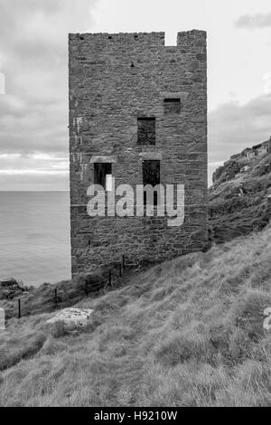 Cornwall-Engine Häuser/Zinn Minen Relikten aus industrieller Vergangenheit Stockfoto