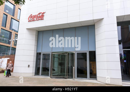 Eingang zum Coca-Cola Enterprises Ltd, Europazentrale für die Abfüllung, Uxbridge, größere London, UK Stockfoto