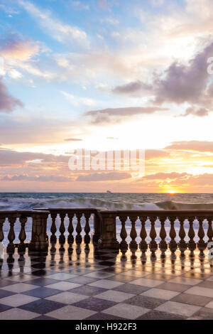 Terrazza Mascagni a Livorno bei Sonnenuntergang Stockfoto