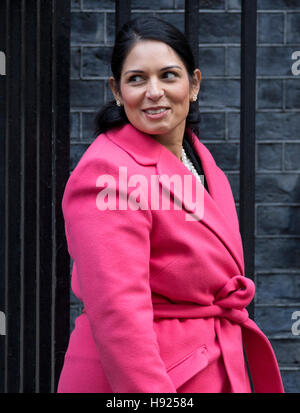 Internationale Entwicklung Sekretär Priti Patel MP nimmt an einer Kabinettssitzung in Downing Street, London. Stockfoto