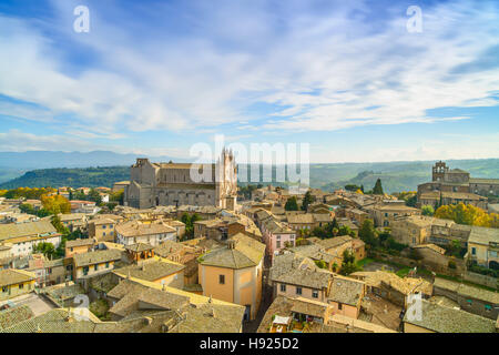 Mittelalterliche Stadt Orvieto und Dom Kirche Wahrzeichen Panorama Luftbild. Umbria, Italien, Europa. Stockfoto