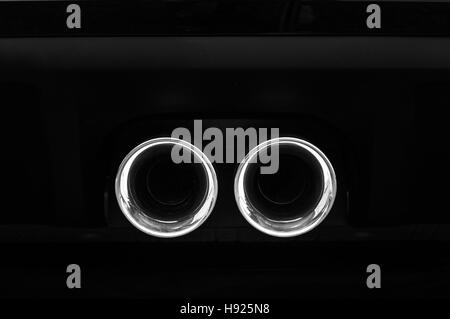 Sport Auspuff Auto Hintergrund. Stockfoto