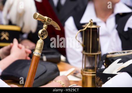 Deutschland, Ruhr Gebiet, Witten, Bergleute Tag, Zeche Nachtigall, Spazierstock mit unverschämten Kopf in Form einer Spitzhacke. Stockfoto