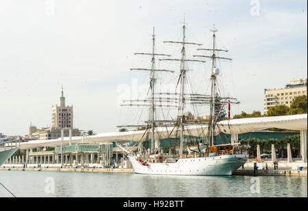 Norwegische Segelschiff vor Anker Christian Radich im Hafen von Malaga, Andalusien, Spanien Stockfoto