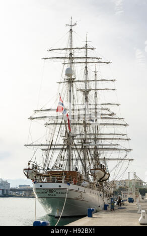 Norwegische Segelschiff vor Anker Christian Radich im Hafen von Malaga, Andalusien, Spanien Stockfoto