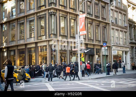 Der neue Nike Store vor seiner Eröffnung in Soho in New York am Freitag, 11. November 2016. Nike ist der größte globale Sportschuh und Kleidung Maker. (© Richard B. Levine) Stockfoto