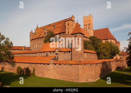 Die mittelalterliche Burg in Malbork nördlichen Polen stehen auf dem Fluss Nogat, erbaut von den Rittern des Deutschen Ordens im Jahre 1275 Stockfoto