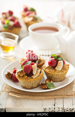 Hausgemachte frisch gebackenes Haferflocken muffins Stockfoto