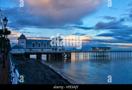 Penarth Pier bei Sonnenuntergang Stockfoto