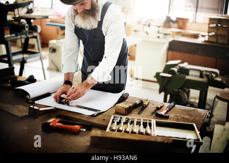 Tischler Craftmanship Zimmerei Handwerk Holz Workshop-Konzept Stockfoto