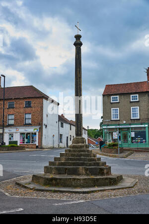 Im vierzehnten Jahrhundert Stein Market Cross, stehend auf der gestuften achteckigen Basis liegt an der Kreuzung der Marktplatz mit Emgate und The Wynd Stockfoto