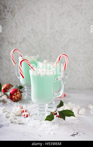 Grüne Minze heiße Schokolade mit marshmallows Stockfoto