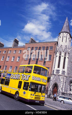 Bus vor Dublin Writers Museum, Stadtrundfahrt, Dublin, Irland Stockfoto