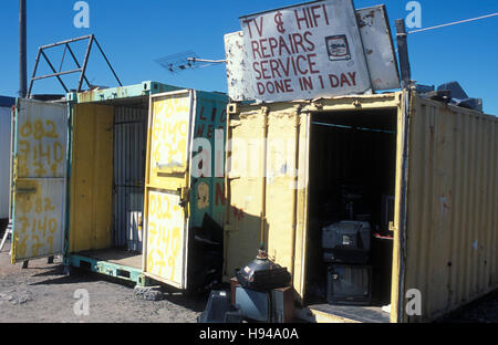 Reparatur-Service für TV-Geräte in Nyanga Township, Shop, Armut, Container, Cape Town, Südafrika Stockfoto