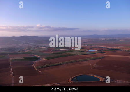 Luftaufnahme der Landwirtschaft Felder in Jesreel Tal eine große fruchtbare schlicht und im Landesinneren südlich der unteren Galiläa im Norden Israels Stockfoto