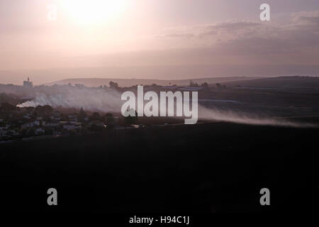 Sonnenaufgang über Jezreel Senke eine große fruchtbare schlicht und im Landesinneren Tal südlich der unteren Galiläa im Norden Israels Stockfoto