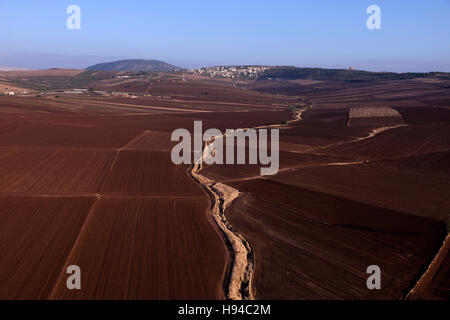 Luftaufnahme der Landwirtschaft Felder in Jesreel Tal eine große fruchtbare schlicht und im Landesinneren südlich der unteren Galiläa im Norden Israels Stockfoto