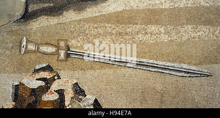 Alexander Mosaik. Schlacht bei Issus (333 v. Chr.). Kampf zwischen Alexander dem Großen und der achämenidischen Reichs, Darius III. Mosaik. Pompeji, Casa del Fauno (VI, 12, 2). 2. Detail. Schwert. Nationales Archäologisches Museum, Neapel. Italien. Stockfoto