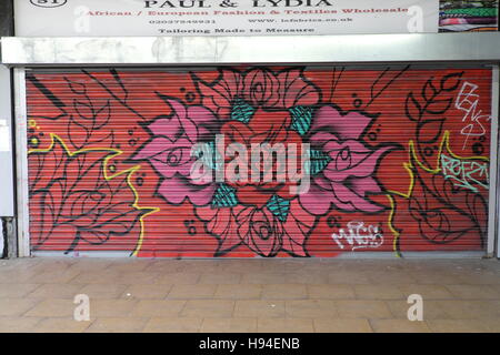 Graffiti auf der Straße von Croydon, London. Stockfoto