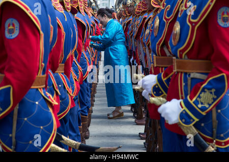 In der Stadt der Mongolei, Ulanbatur, bereitet Bereich "Status anzeigen" für den Jahrestag der Befreiung der Stadt. Stockfoto