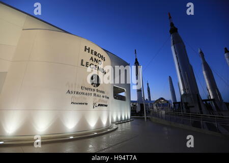 Ein Blick auf die Außenseite der Helden und Legenden Attraktion an der Kennedy Space Center Besucher komplexe US Astronaut Hall Of Fame 7. November 2016 in Titusville, Florida. Stockfoto