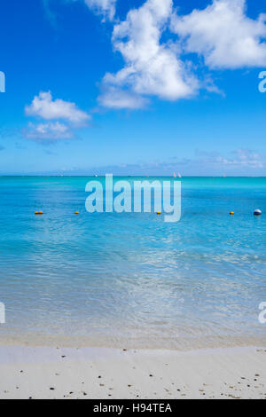 Seelandschaft von Mon Choisy Strand, Mauritius, Indischer Ozean Stockfoto