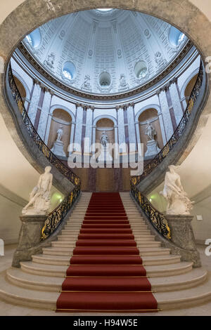 große Treppe im Bode-Museum auf der Museumsinsel, Berlin, Deutschland Stockfoto