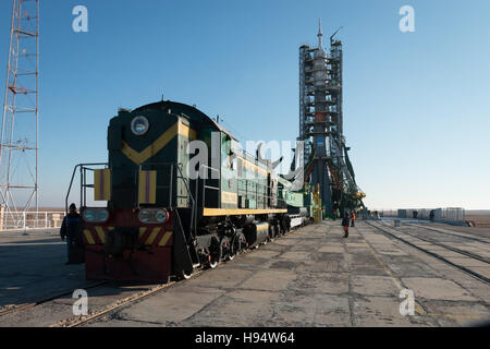 Die russische Sojus-Rakete und Sojus MS-03 Raumschiff sitzt auf dem Kosmodrom Baikonur Launch Pad in Vorbereitung auf die Mission der NASA internationale Raumstation Expedition 50-51 14. November 2016 in Baikonur, Kasachstan. Stockfoto